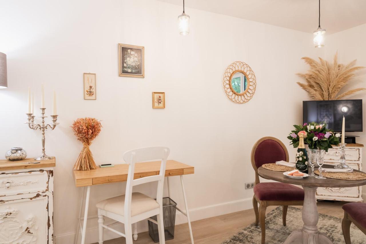 The French Boudoir Apartment Épernay Exterior foto